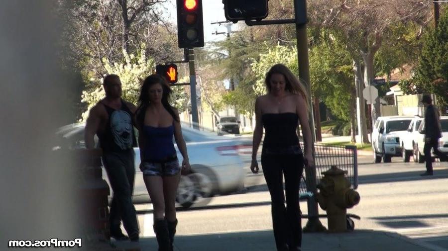 12P Two amateur babes get sharked in public by a guy
