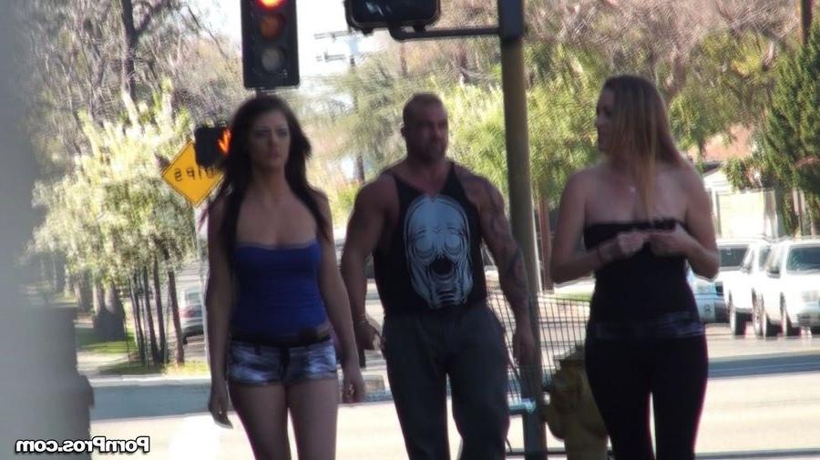 12P Two amateur babes get sharked in public by a guy