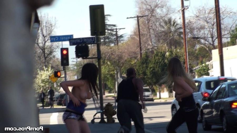 12P Two amateur babes get sharked in public by a guy