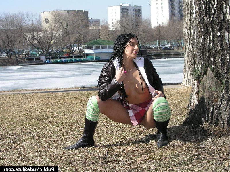 15P Longhaired brunette untreasures her sweet intimate paces in public