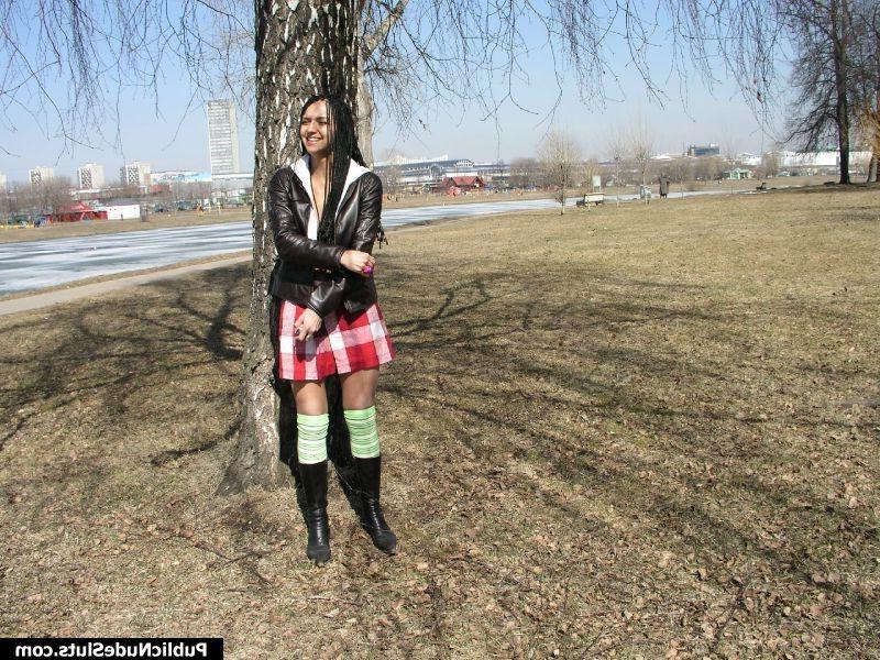 15P Longhaired brunette untreasures her sweet intimate paces in public