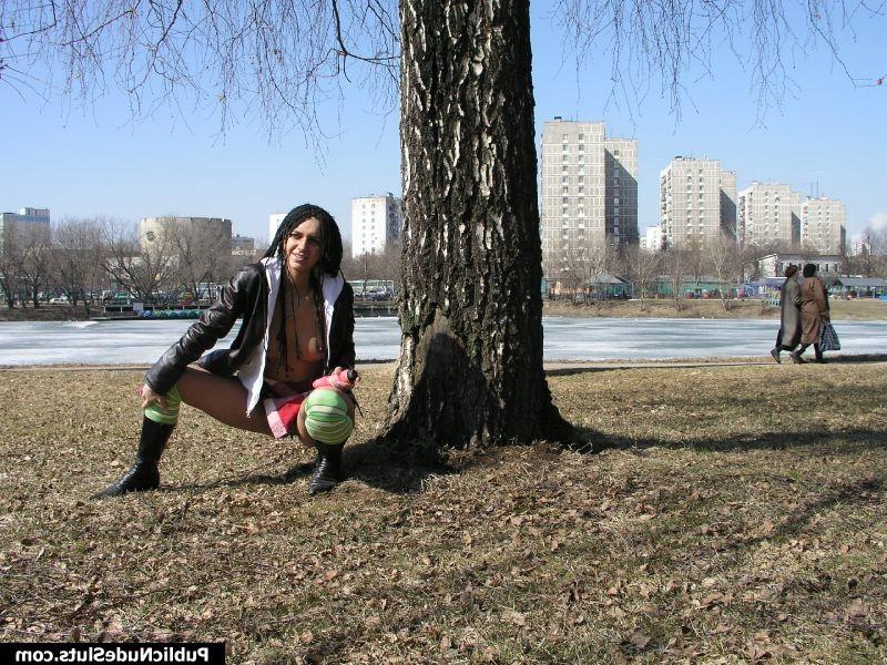 15P Longhaired brunette untreasures her sweet intimate paces in public