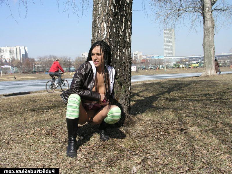 15P Longhaired brunette untreasures her sweet intimate paces in public