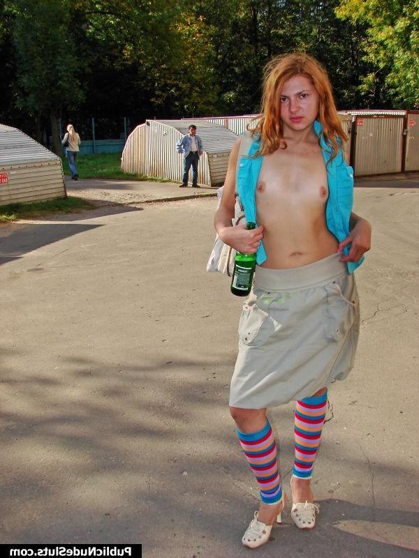 15P Unblushing chick makes a show of her nude intimate places in public