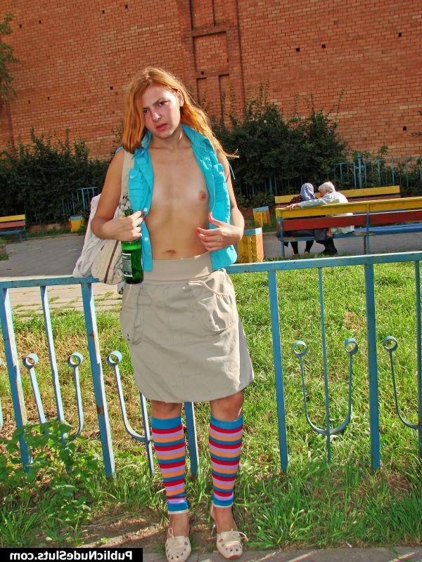 15P Unblushing chick makes a show of her nude intimate places in public