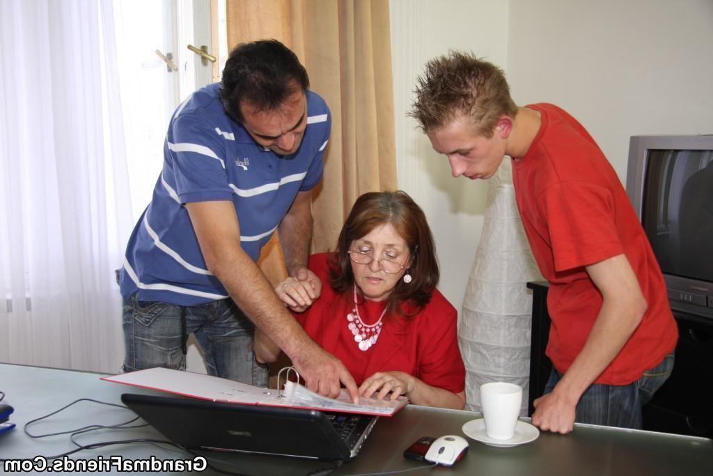 16P The nerdy mature in glasses and the suit is fucked at her work by eager guys