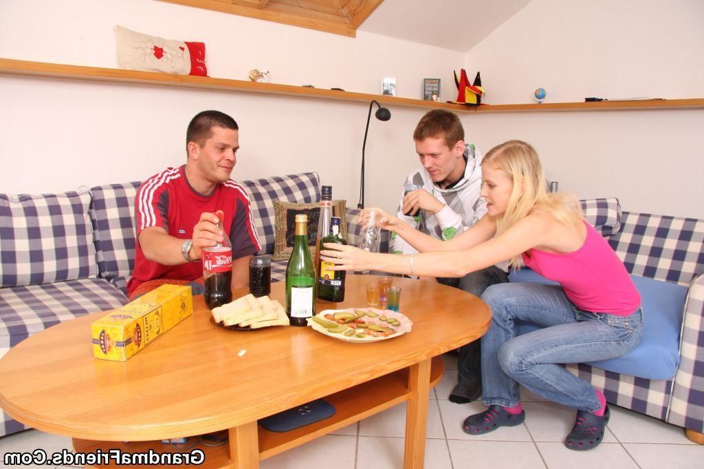 16P The two young guys enjoy fucking the drunken granny in her pussy and her mouth