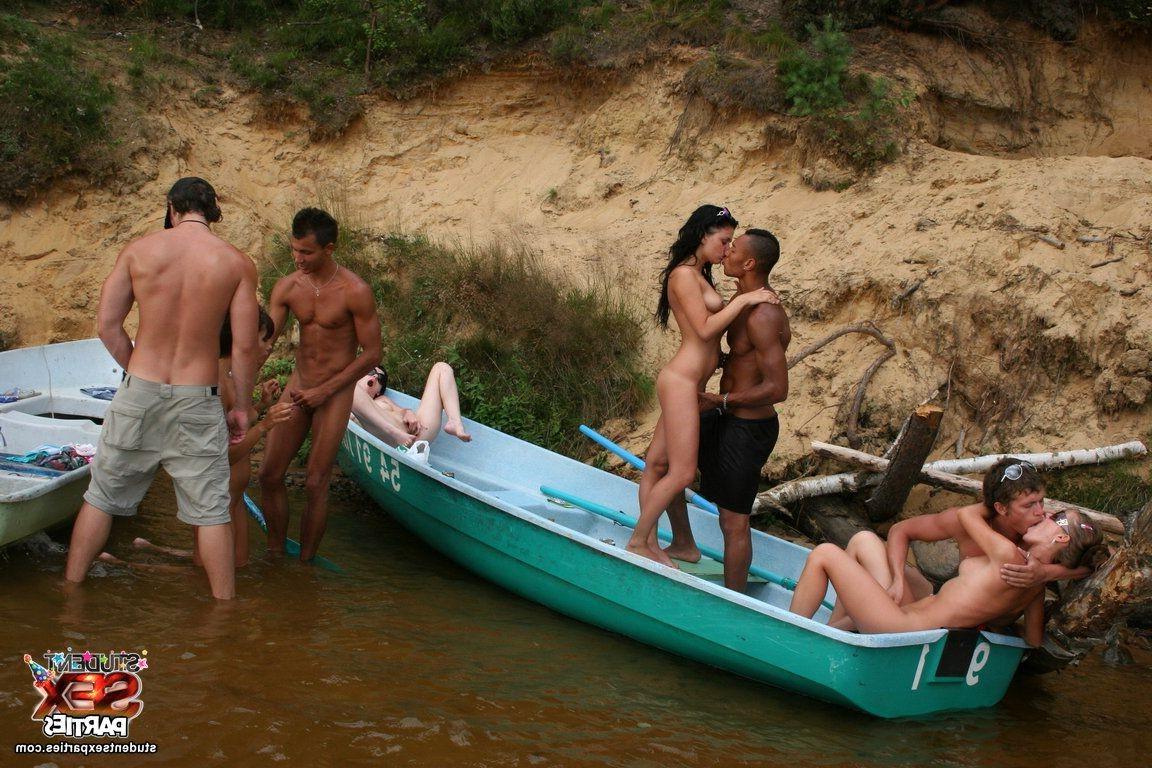 18P Students Sex Parties In Mud