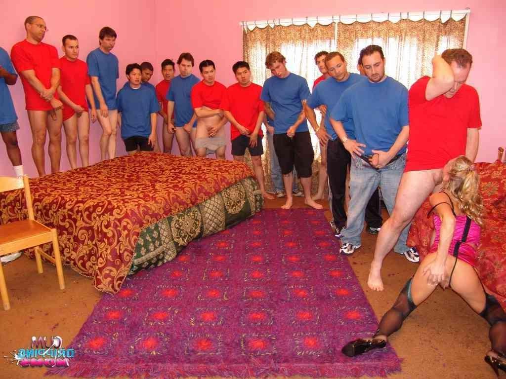 16P Mature whore getting gangbanged