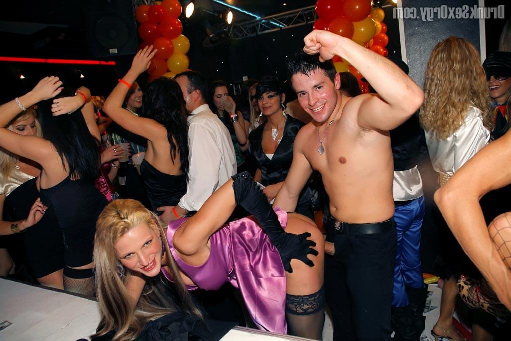 19P Cock addicted european ladies at monster orgy in a casino