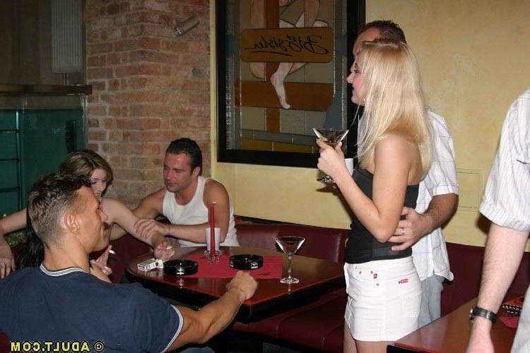20P Live pool show turns into nasty amateur hardcore party