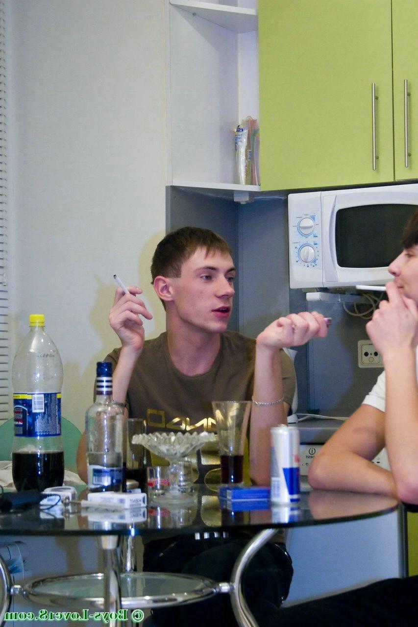 16P 2 very handsome twinks play with each other for the first time