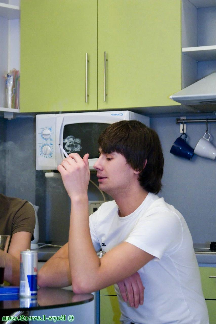16P 2 very handsome twinks play with each other for the first time