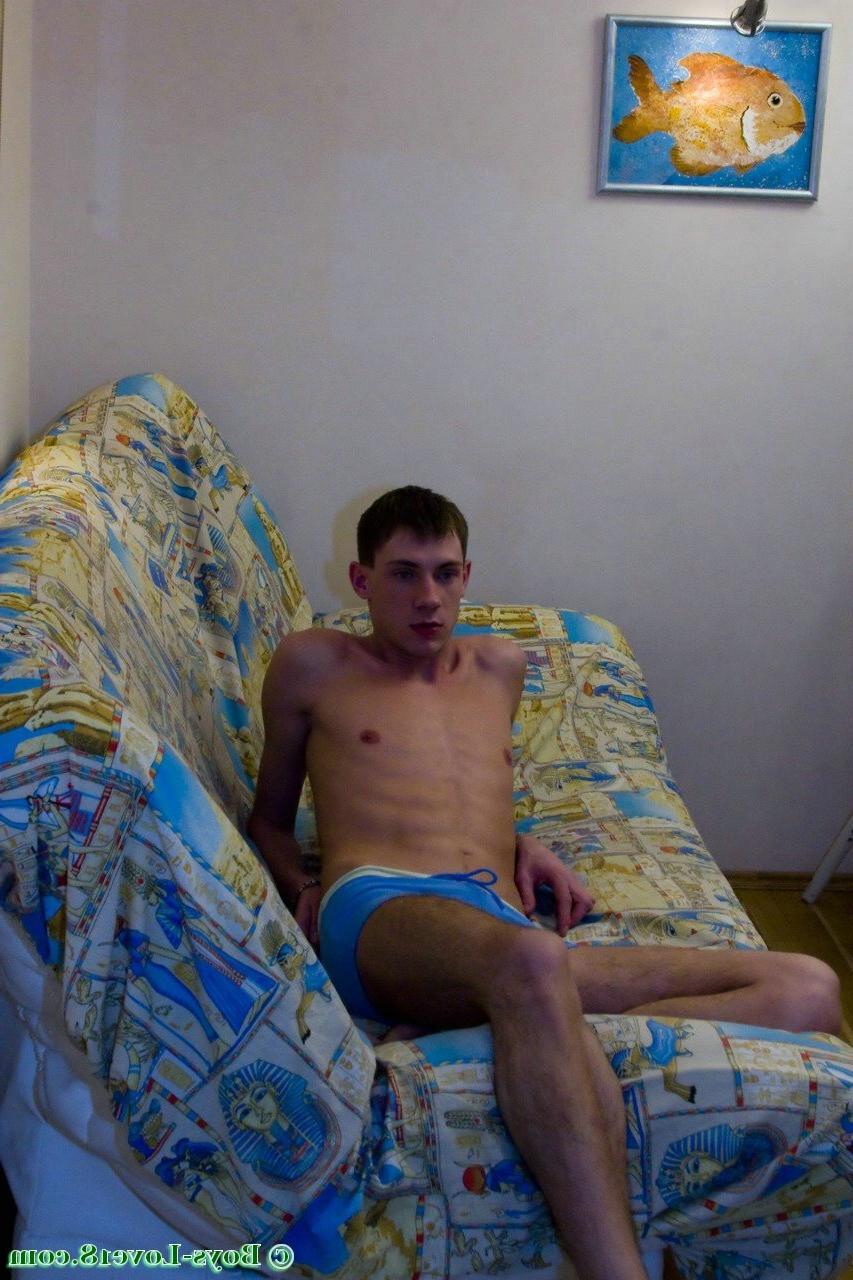 16P 2 very handsome twinks play with each other for the first time