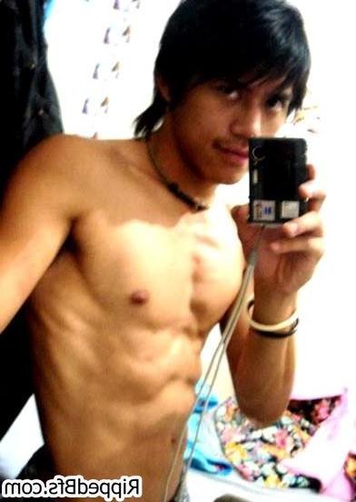 10P Great bodied muscular guys poses and teases on the camera