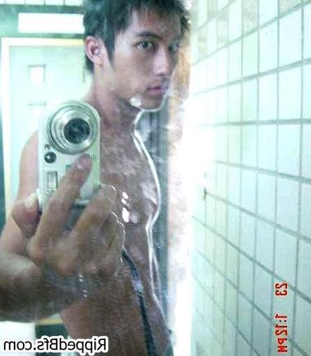 10P Great bodied muscular guys poses and teases on the camera