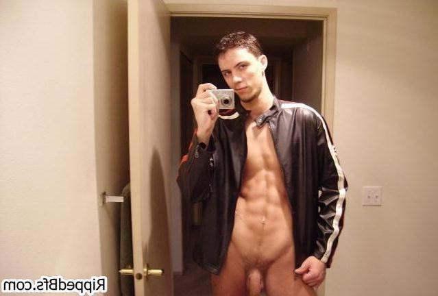 10P Great bodied muscular guys poses and teases on the camera