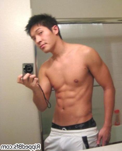 10P Great bodied muscular guys poses and teases on the camera