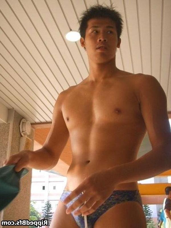10P Handsome bfs with great muscular bodies showing it all