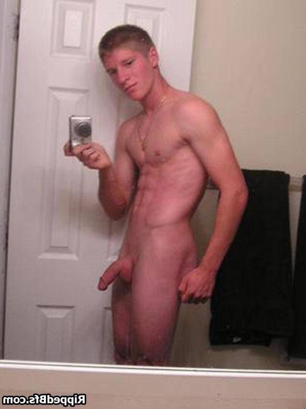 10P Handsome bfs with great muscular bodies showing it all