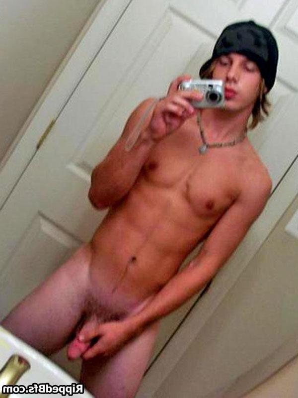 10P Handsome bfs with great muscular bodies showing it all