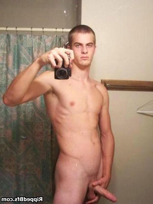 10P Great bodied muscular guys poses and teases on the camera