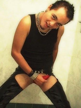 15P Punk flaunts and self-shoots his dick