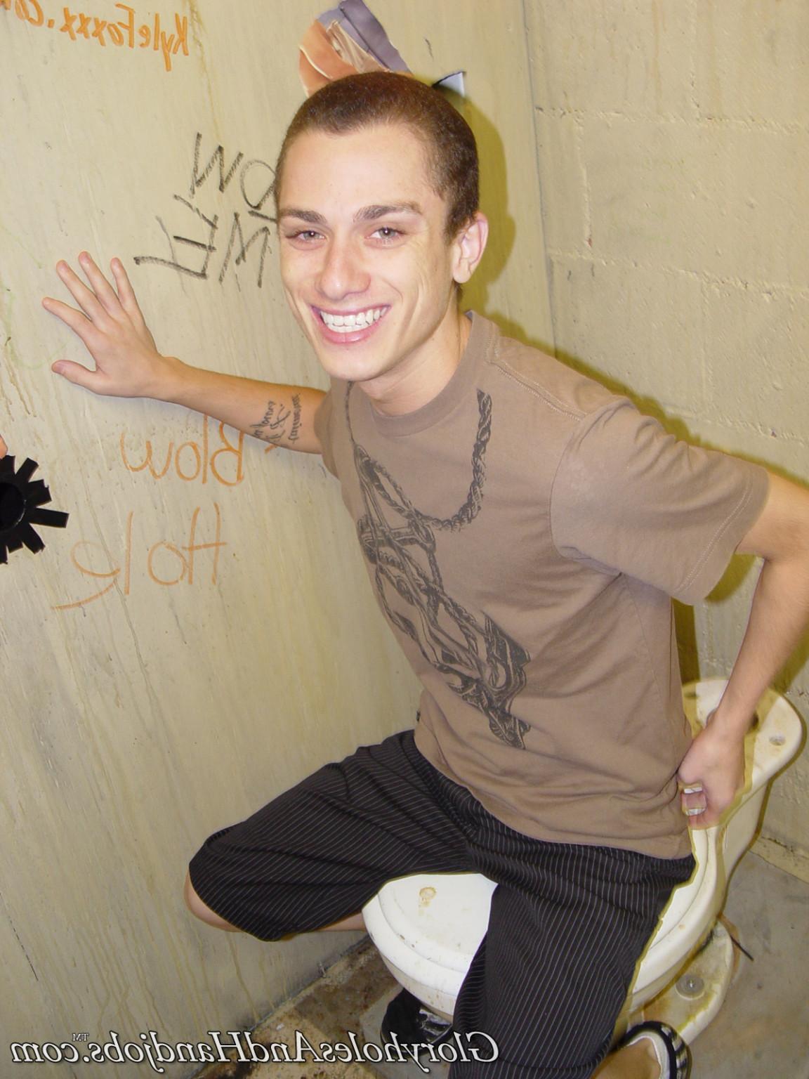 15P Horny guy sucking strong dick in gay gloryhole action