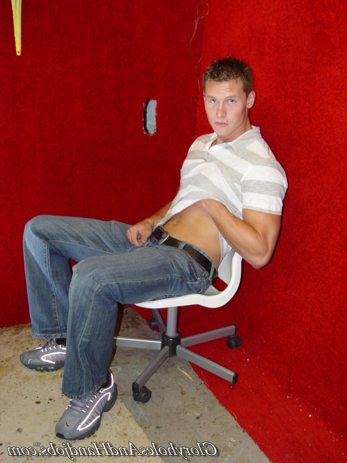 15P Horny guy sucking strong dick in gay gloryhole action