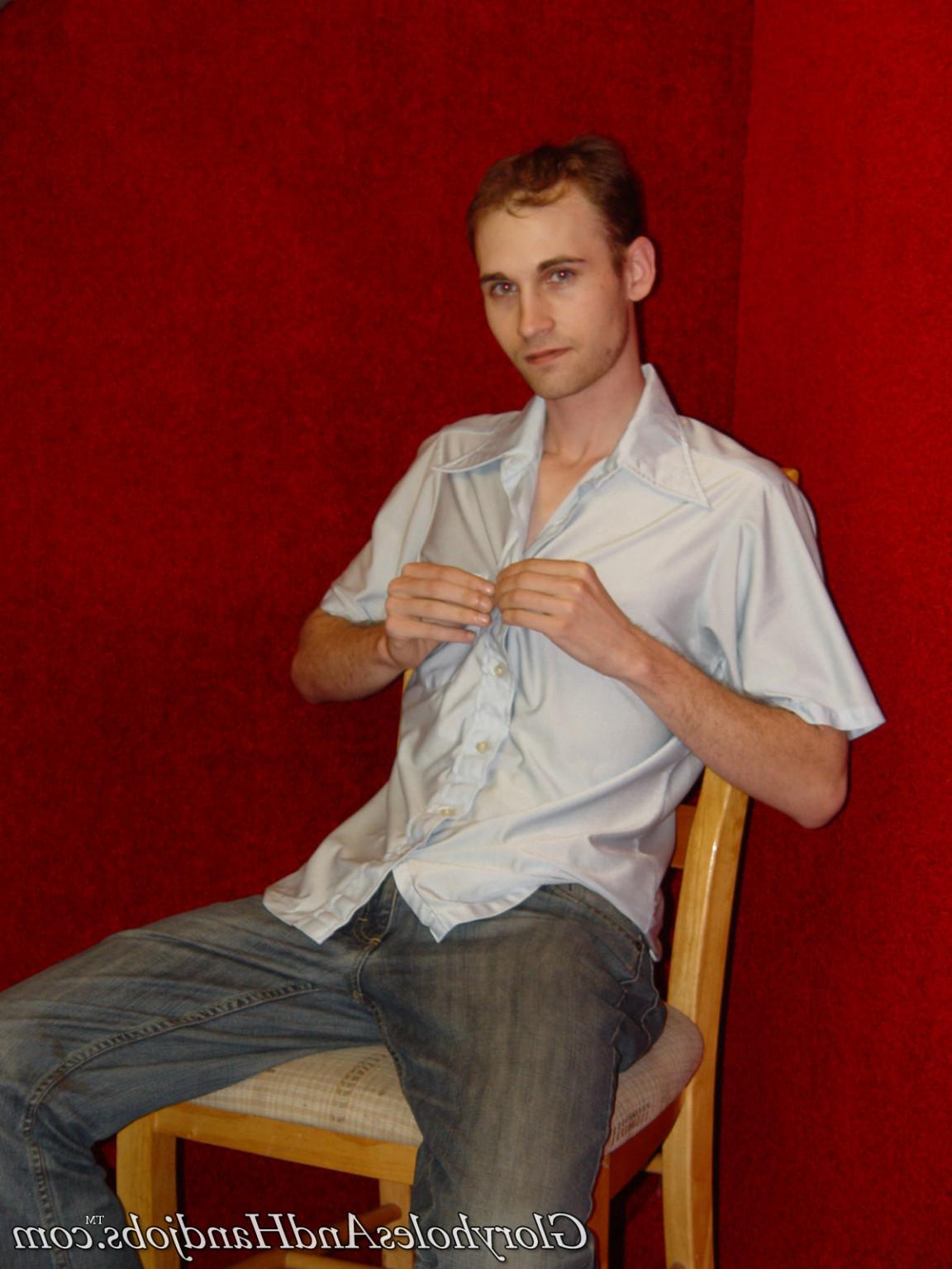 15P Horny guy sucking strong dick in gay gloryhole action