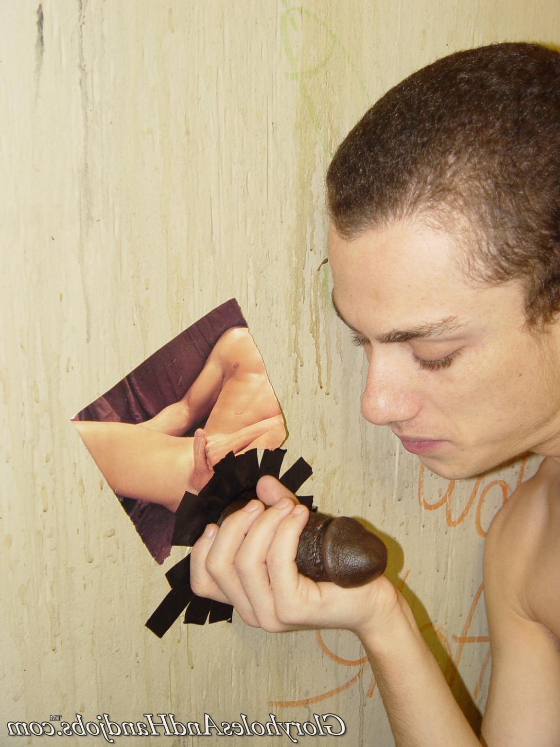 15P Horny guy sucking strong dick in gay gloryhole action