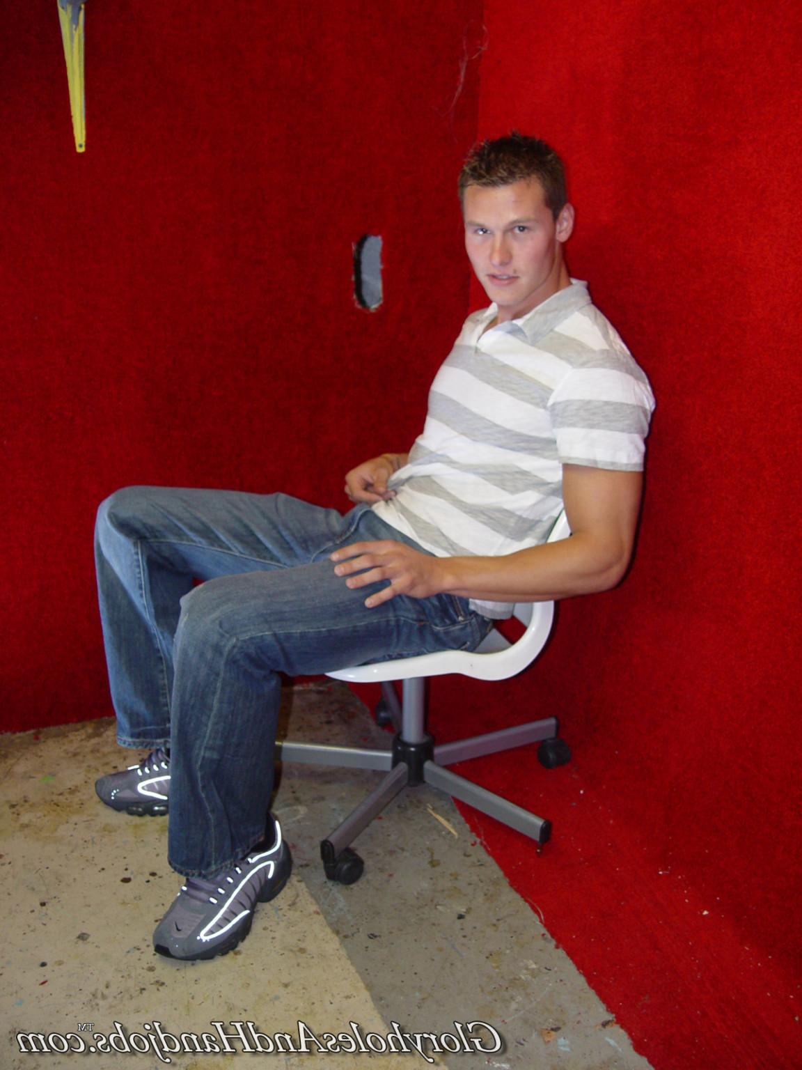 15P Horny guy sucking strong dick in gay gloryhole action