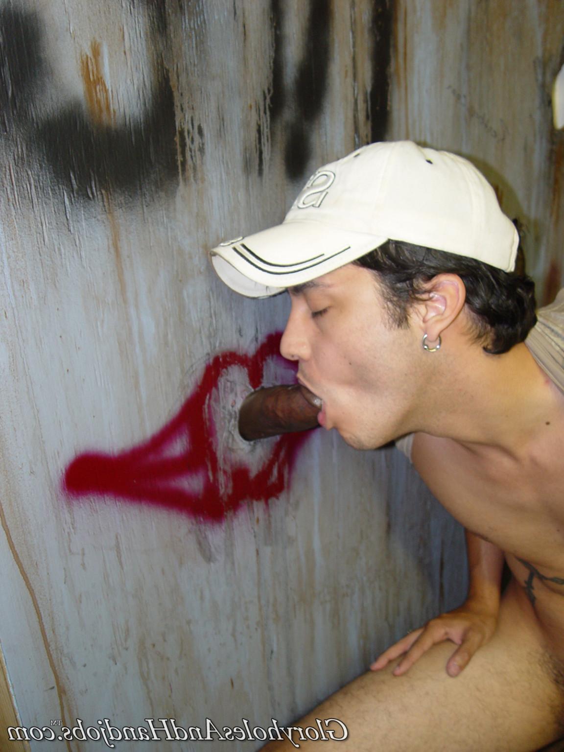 15P Horny guy sucking strong dick in gay gloryhole action
