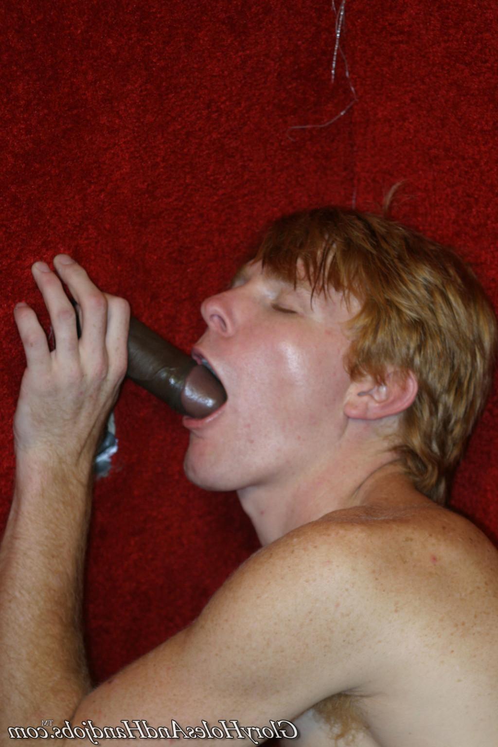 15P Horny guy sucking strong dick in gay gloryhole action