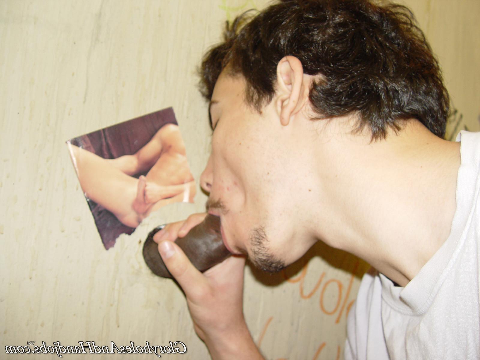 15P Horny guy sucking strong dick in gay gloryhole action