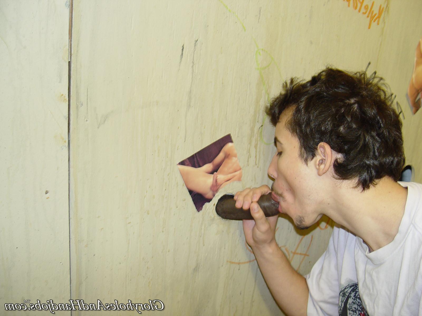 15P Horny guy sucking strong dick in gay gloryhole action
