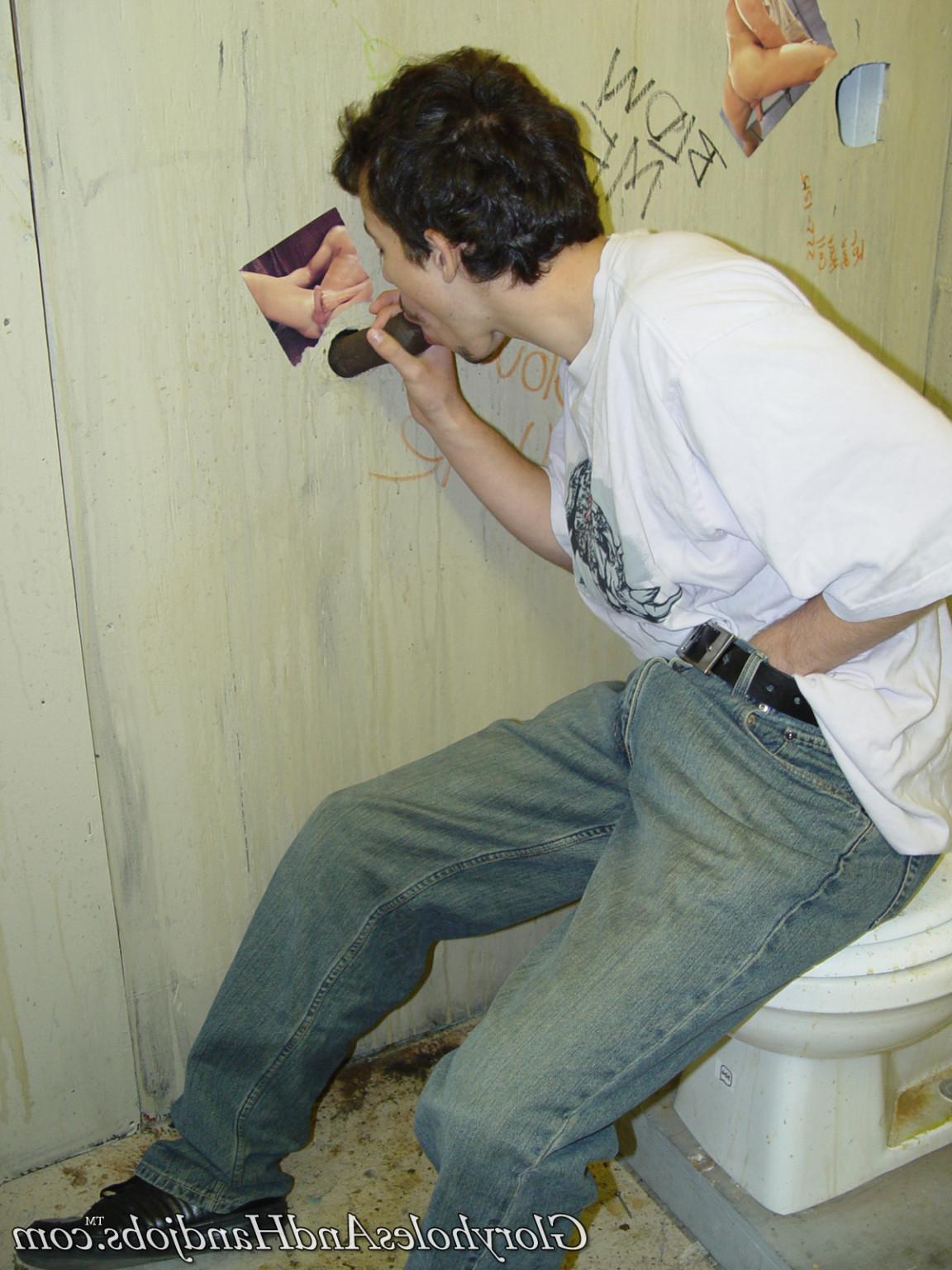 15P Horny guy sucking strong dick in gay gloryhole action