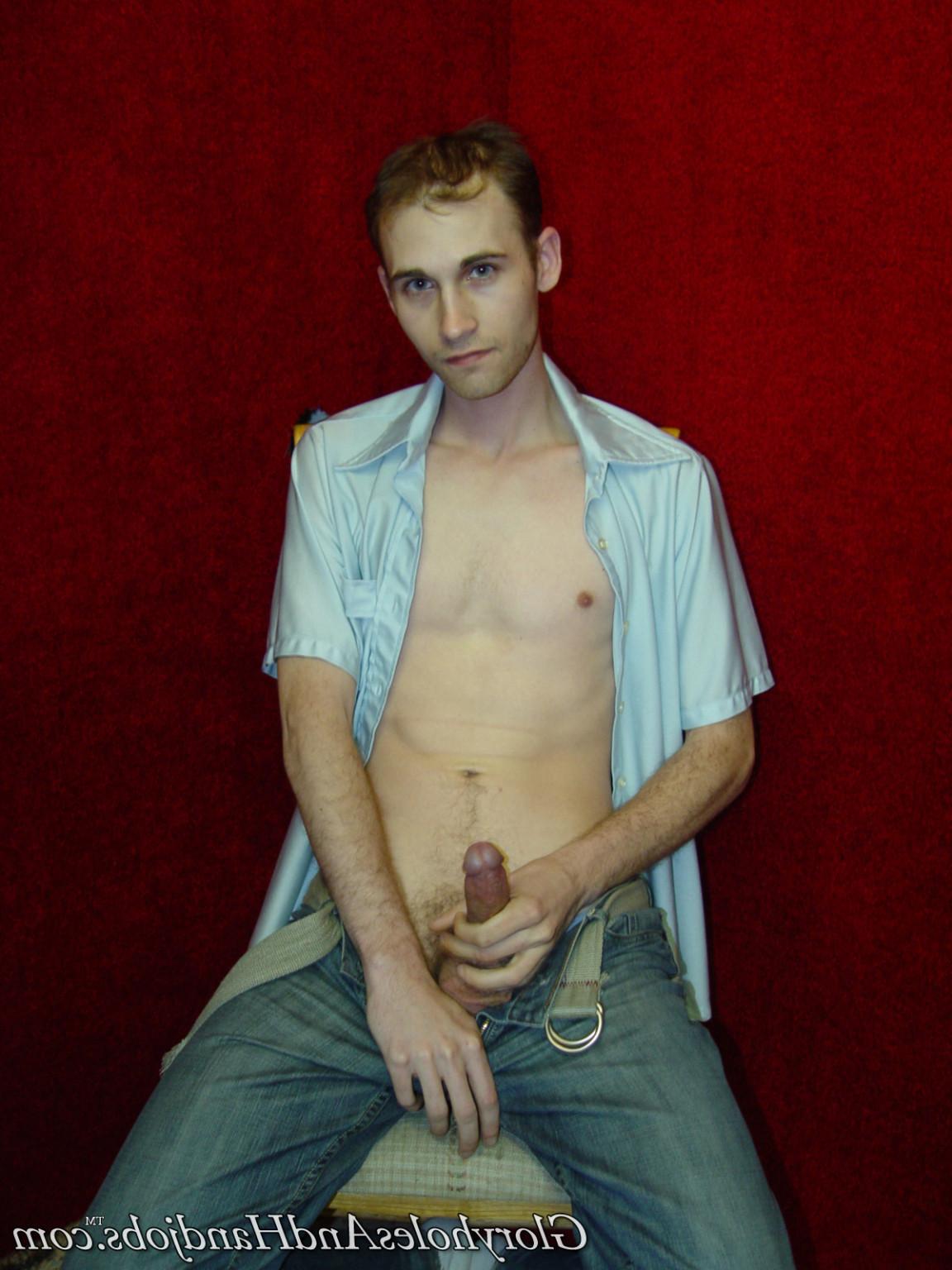 15P Horny guy sucking strong dick in gay gloryhole action