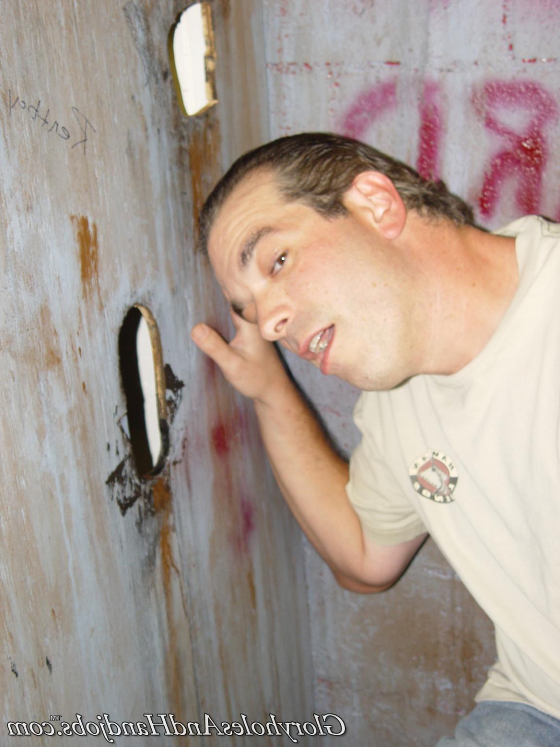 15P Horny guy sucking strong dick in gay gloryhole action