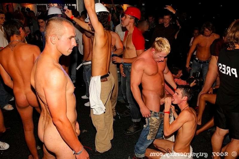 18P Hunks leaving studs faces slathered in warm jizz