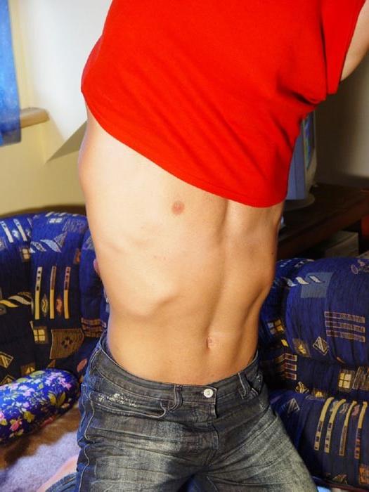 15P Jock mit überaus heißem Körper macht Striptease