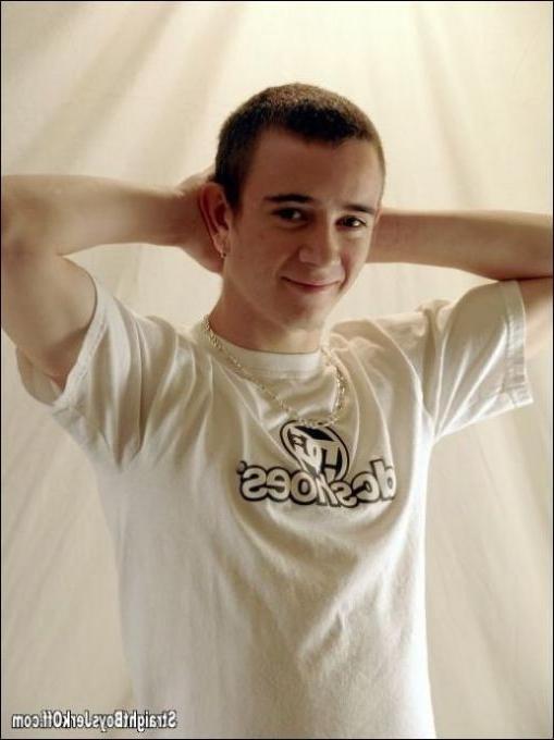 16P pretty twink lewder naked posing for a money first