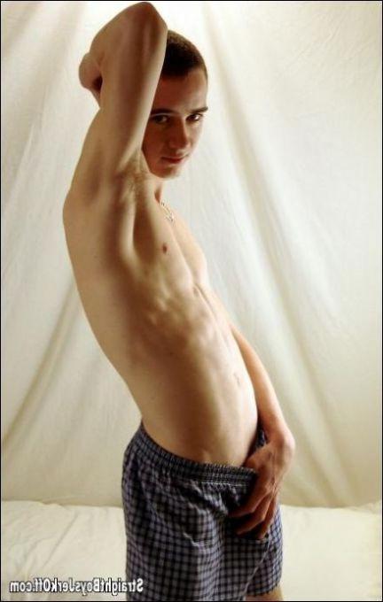 16P pretty twink lewder naked posing for a money first