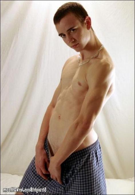 16P pretty twink lewder naked posing for a money first