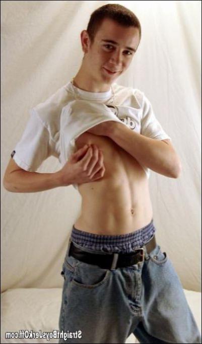 16P pretty twink lewder naked posing for a money first