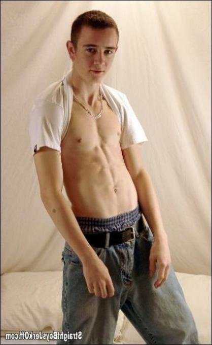 16P pretty twink lewder naked posing for a money first