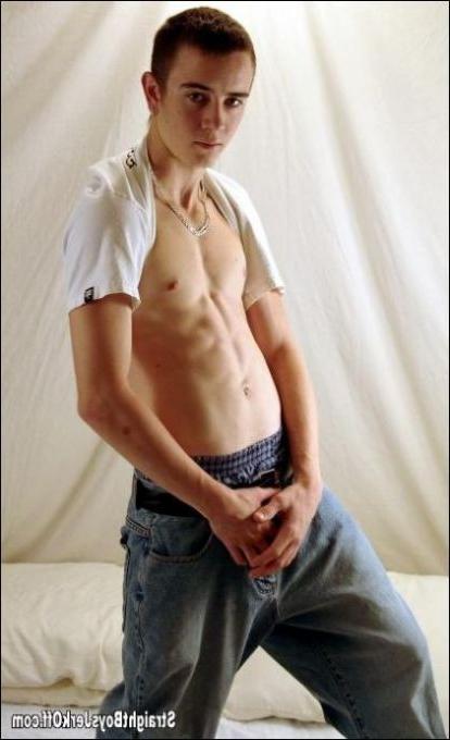16P pretty twink lewder naked posing for a money first