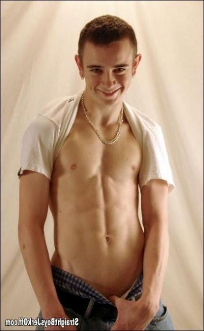 16P pretty twink lewder naked posing for a money first