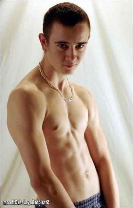 16P pretty twink lewder naked posing for a money first