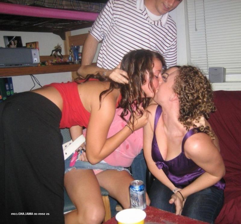 10P Naughty lesbo lovers getting kinky for the cam